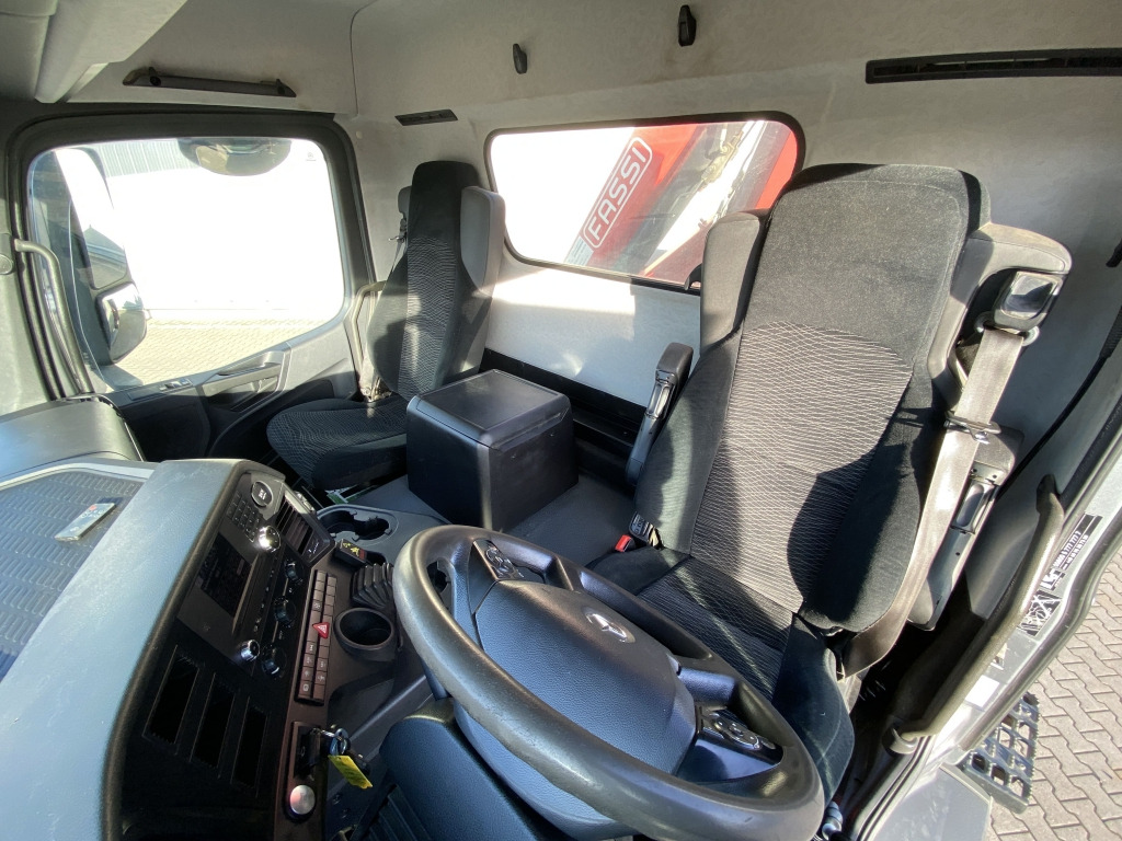 Mercedes-Benz 1832 4x2 / Fassi Kran - Kravas automašīna pašizgāzējs, Kravas auto ar manipulatoru: foto 5 Mercedes-Benz 1832 4x2 / Fassi Kran - Kravas automašīna pašizgāzējs, Kravas auto ar manipulatoru: foto 5