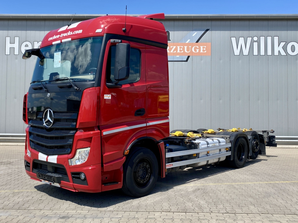 Mercedes-Benz 2546 LL 6x2 - Konteineru vedējs/ Kravas automašīna ar noņemamā virsbūve: foto 1 Mercedes-Benz 2546 LL 6x2 - Konteineru vedējs/ Kravas automašīna ar noņemamā virsbūve: foto 1