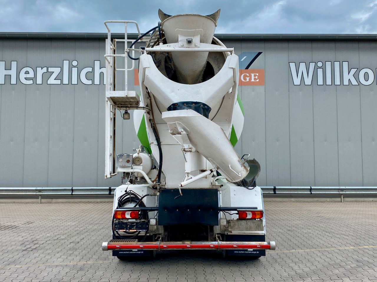 Mercedes-Benz 3236 Arocs | 9m³ Stetter*Klima*Navi*Blatt*1.Hand - Betonvedējs: foto 4 Mercedes-Benz 3236 Arocs | 9m³ Stetter*Klima*Navi*Blatt*1.Hand - Betonvedējs: foto 4
