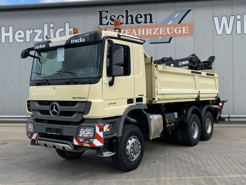 Mercedes-Benz 3344 AK 6x6 / Jonsered 1020 Kran - Kravas automašīna pašizgāzējs, Kravas auto ar manipulatoru: foto 2 Mercedes-Benz 3344 AK 6x6 / Jonsered 1020 Kran - Kravas automašīna pašizgāzējs, Kravas auto ar manipulatoru: foto 2