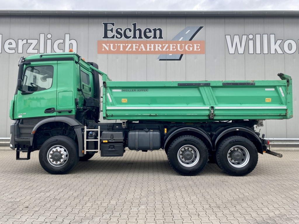 Mercedes-Benz 3345 6x6 Arocs - Kravas automašīna pašizgāzējs: foto 3 Mercedes-Benz 3345 6x6 Arocs - Kravas automašīna pašizgāzējs: foto 3