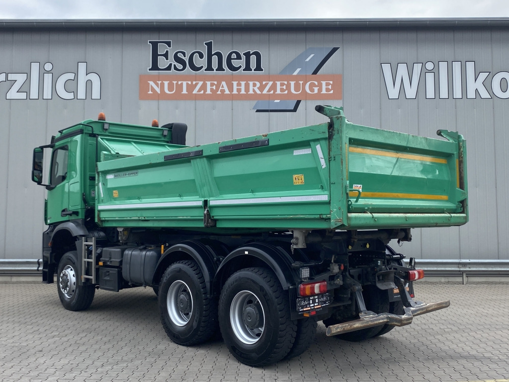 Mercedes-Benz 3345 6x6 Arocs - Kravas automašīna pašizgāzējs: foto 4 Mercedes-Benz 3345 6x6 Arocs - Kravas automašīna pašizgāzējs: foto 4