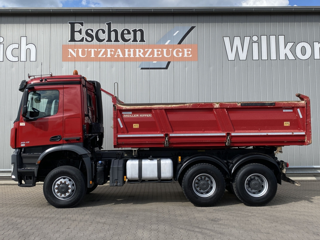 Mercedes-Benz 3345 6x6 - Kravas automašīna pašizgāzējs: foto 3 Mercedes-Benz 3345 6x6 - Kravas automašīna pašizgāzējs: foto 3