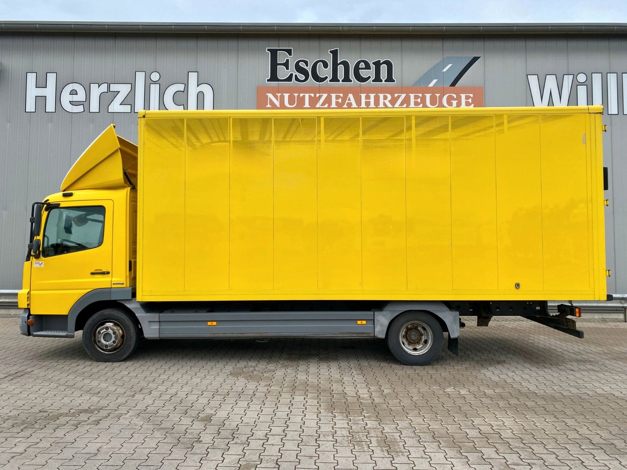 Mercedes-Benz 816 Atego | 3 Sitze*3x Zurrleisten*Portal*ASR Mercedes-Benz 816 Atego | 3 Sitze*3x Zurrleisten*Portal*ASR - Kravas automašīna ar slēgto virsbūvi: foto 2 Mercedes-Benz 816 Atego | 3 Sitze*3x Zurrleisten*Portal*ASR Mercedes-Benz 816 Atego | 3 Sitze*3x Zurrleisten*Portal*ASR - Kravas automašīna ar slēgto virsbūvi: foto 2