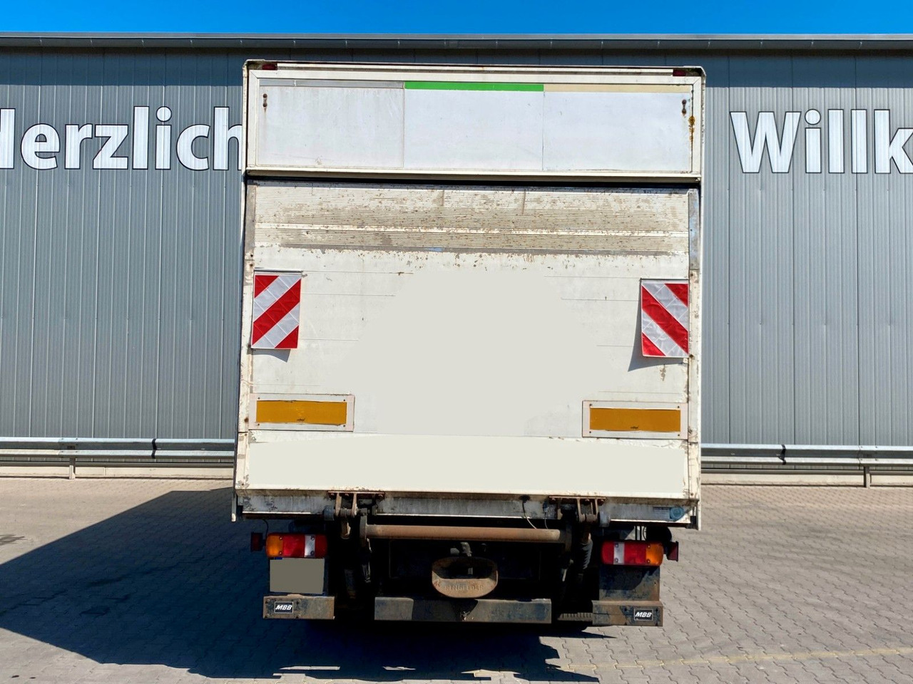 Mercedes-Benz 818 Atego | MBB LBW 1,00to.*3x Sitze*AHK*Teppich - Furgons ar slēgtā virsbūve: foto 4 Mercedes-Benz 818 Atego | MBB LBW 1,00to.*3x Sitze*AHK*Teppich - Furgons ar slēgtā virsbūve: foto 4