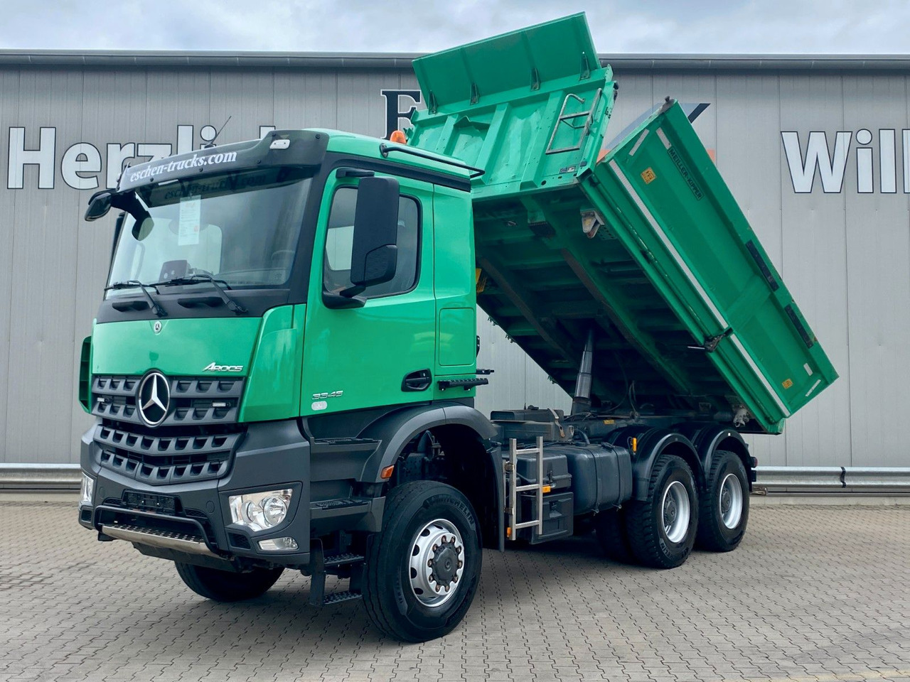 Mercedes-Benz Arocs 3345 6x6 | MEILLER*Bordmatik*Blatt*AHK+Oel - Kravas automašīna pašizgāzējs: foto 2 Mercedes-Benz Arocs 3345 6x6 | MEILLER*Bordmatik*Blatt*AHK+Oel - Kravas automašīna pašizgāzējs: foto 2