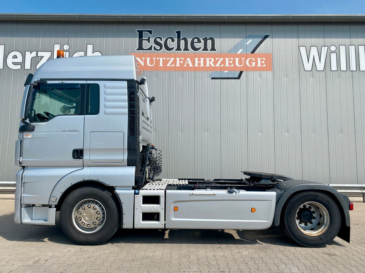 MAN TGX 18.500 BLS | XLX*ACC*Navi*Retarder*2x Tank - Vilcējs: foto 2 MAN TGX 18.500 BLS | XLX*ACC*Navi*Retarder*2x Tank - Vilcējs: foto 2