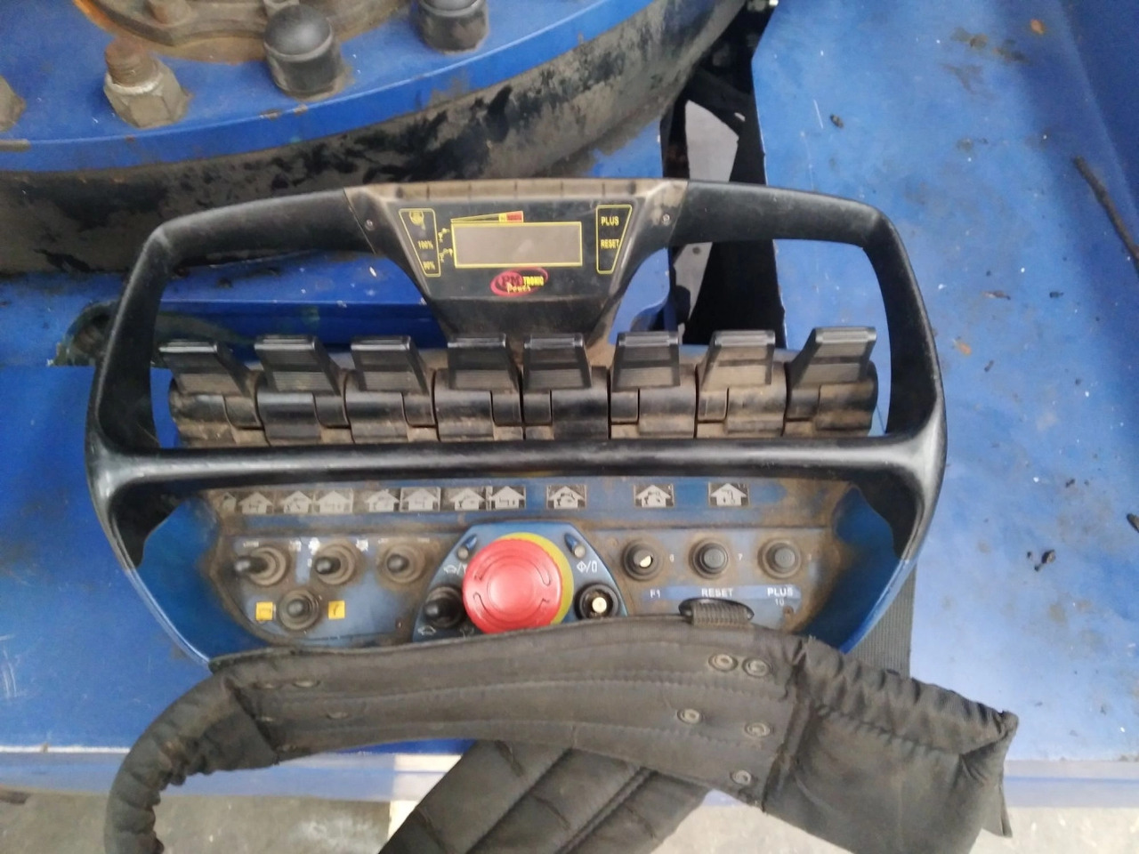 Grúa PM 48 SP - Celtnis-manipulators - Kravas automašīna: foto 5 Grúa PM 48 SP - Celtnis-manipulators - Kravas automašīna: foto 5