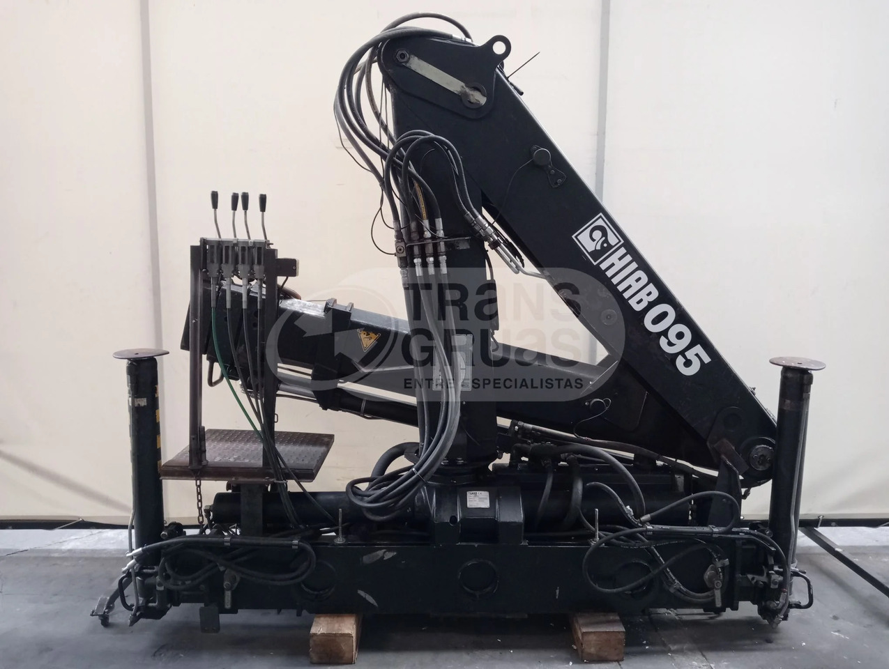 Grúa hidráulica Hiab 095-3 - Celtnis-manipulators: foto 1 Grúa hidráulica Hiab 095-3 - Celtnis-manipulators: foto 1