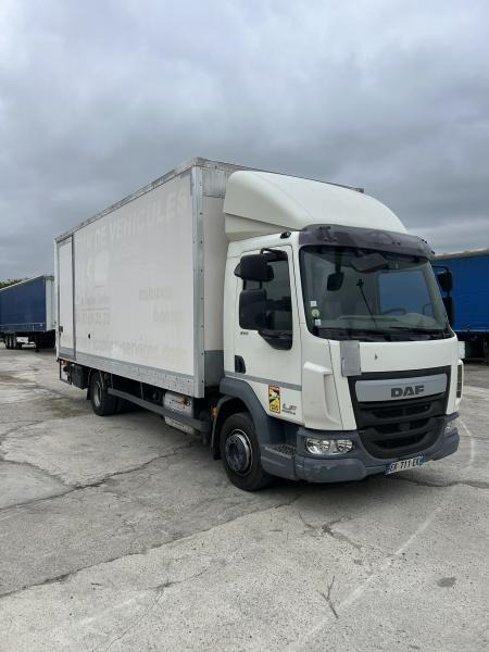 DAF LF 210 - Kravas automašīna ar slēgto virsbūvi: foto 1 DAF LF 210 - Kravas automašīna ar slēgto virsbūvi: foto 1