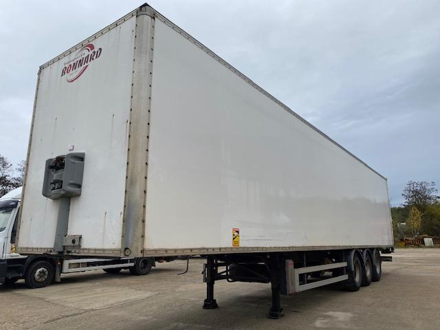 Fruehauf - Puspiekabe slēgtā virsbūve: foto 1 Fruehauf - Puspiekabe slēgtā virsbūve: foto 1