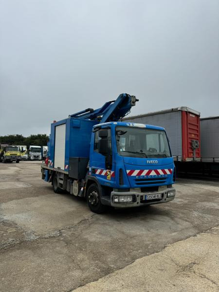 Iveco Eurocargo 100E19 - Autopacēlājs: foto 3 Iveco Eurocargo 100E19 - Autopacēlājs: foto 3