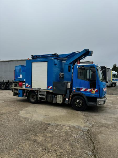 Iveco Eurocargo 100E19 - Autopacēlājs: foto 4 Iveco Eurocargo 100E19 - Autopacēlājs: foto 4