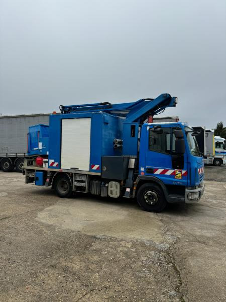 Iveco Eurocargo 100E19 - Autopacēlājs: foto 4 Iveco Eurocargo 100E19 - Autopacēlājs: foto 4