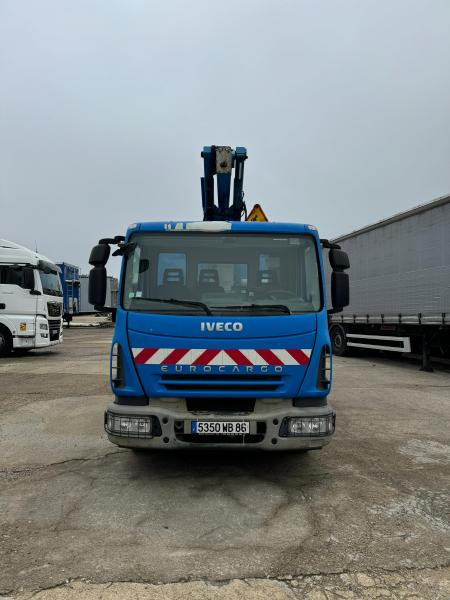 Iveco Eurocargo 100E19 - Autopacēlājs: foto 2 Iveco Eurocargo 100E19 - Autopacēlājs: foto 2