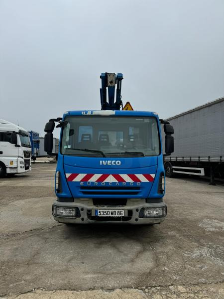 Iveco Eurocargo 100E19 - Autopacēlājs: foto 2 Iveco Eurocargo 100E19 - Autopacēlājs: foto 2