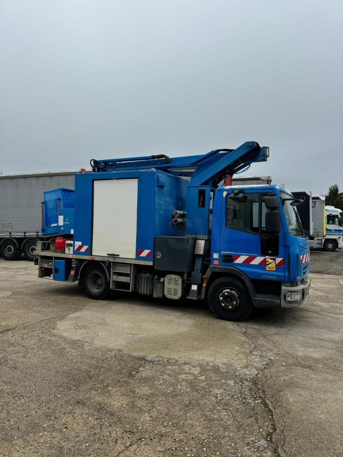 Iveco Eurocargo 100E19 - Autopacēlājs: foto 4 Iveco Eurocargo 100E19 - Autopacēlājs: foto 4