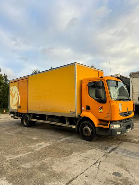 Renault Midlum 220 - Kravas automašīna ar slēgto virsbūvi: foto 1 Renault Midlum 220 - Kravas automašīna ar slēgto virsbūvi: foto 1