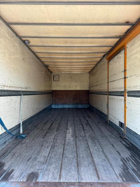 Renault Midlum 220 - Kravas automašīna ar slēgto virsbūvi: foto 2 Renault Midlum 220 - Kravas automašīna ar slēgto virsbūvi: foto 2