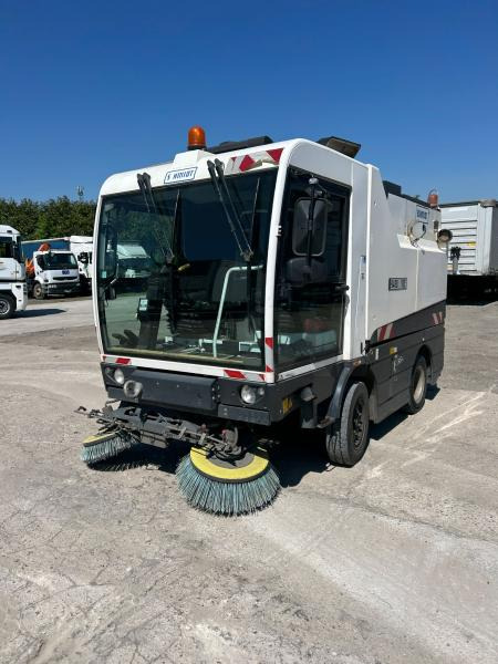 Schmidt Clingo 500 Compact 400 - Ielu tīrīšanas mašīna: foto 1 Schmidt Clingo 500 Compact 400 - Ielu tīrīšanas mašīna: foto 1