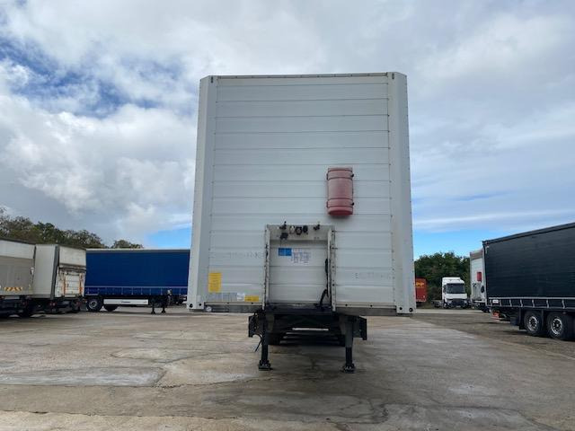 Schmitz Cargobull - Puspiekabe slēgtā virsbūve: foto 2 Schmitz Cargobull - Puspiekabe slēgtā virsbūve: foto 2