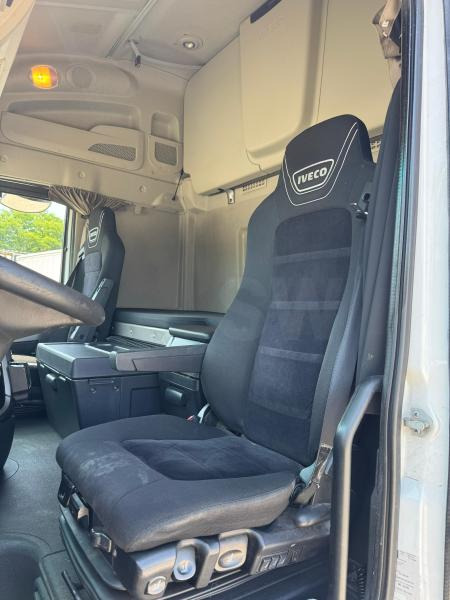 Vilcējs Iveco Stralis AS 440: foto 9