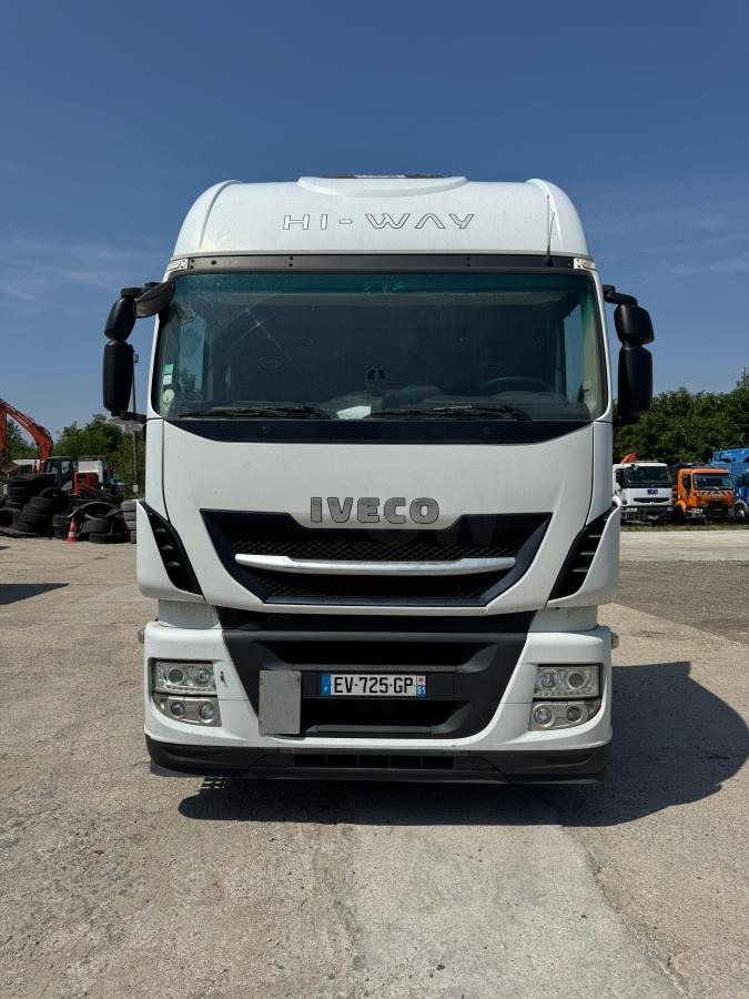 Vilcējs Iveco Stralis AS 440: foto 8