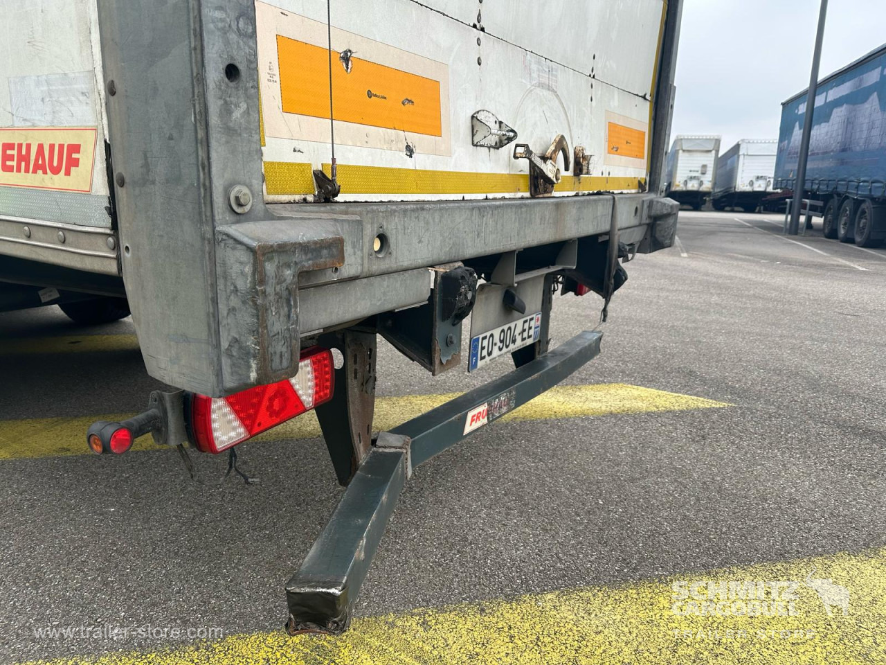 Puspiekabe slēgtā virsbūve FRUEHAUF Dryfreight Standard Roller shutter door: foto 11