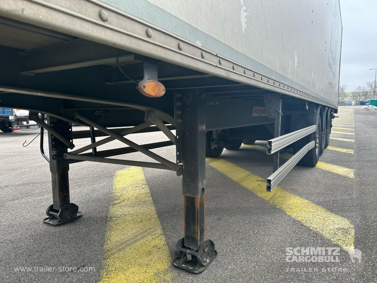 Puspiekabe slēgtā virsbūve FRUEHAUF Dryfreight Standard Roller shutter door: foto 12