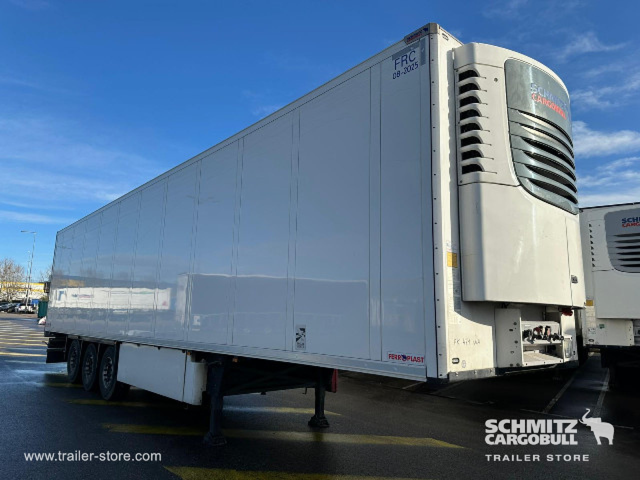 SCHMITZ Reefer Standard - Puspiekabe izotermiskais: foto 1 SCHMITZ Reefer Standard - Puspiekabe izotermiskais: foto 1