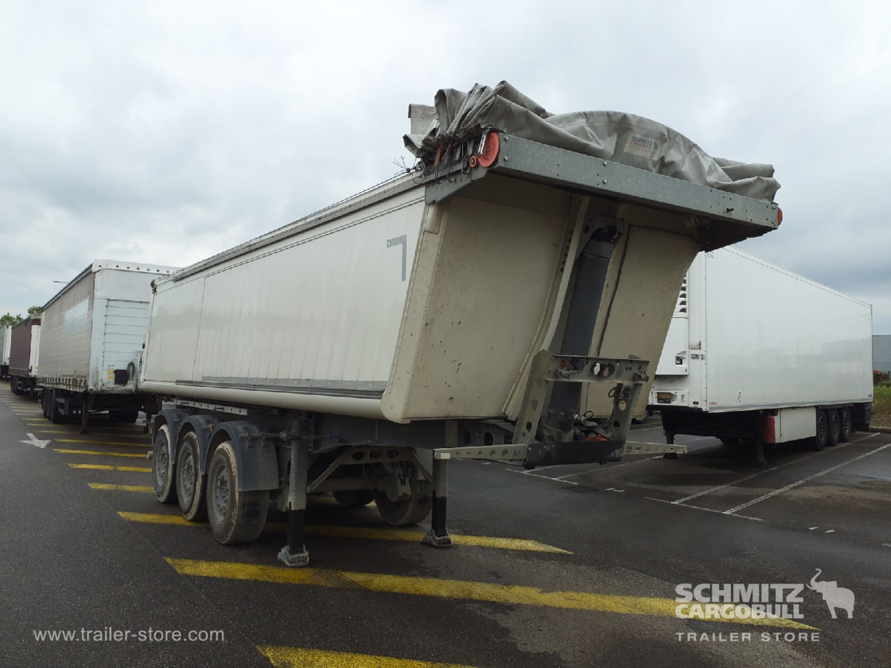 SCHMITZ Tipper Alu-square sided body 27m³ - Puspiekabe pašizgāzējs: foto 1 SCHMITZ Tipper Alu-square sided body 27m³ - Puspiekabe pašizgāzējs: foto 1
