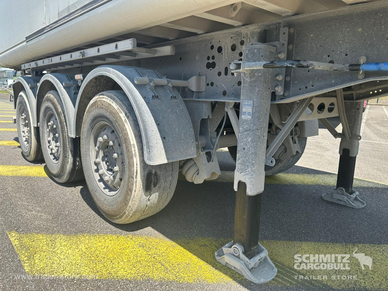 SCHMITZ Tipper Alu-square sided body 27m³ - Puspiekabe pašizgāzējs: foto 2 SCHMITZ Tipper Alu-square sided body 27m³ - Puspiekabe pašizgāzējs: foto 2