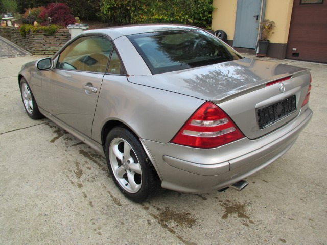 Mercedes SLK 200 - Vieglā automašīna: foto 4 Mercedes SLK 200 - Vieglā automašīna: foto 4