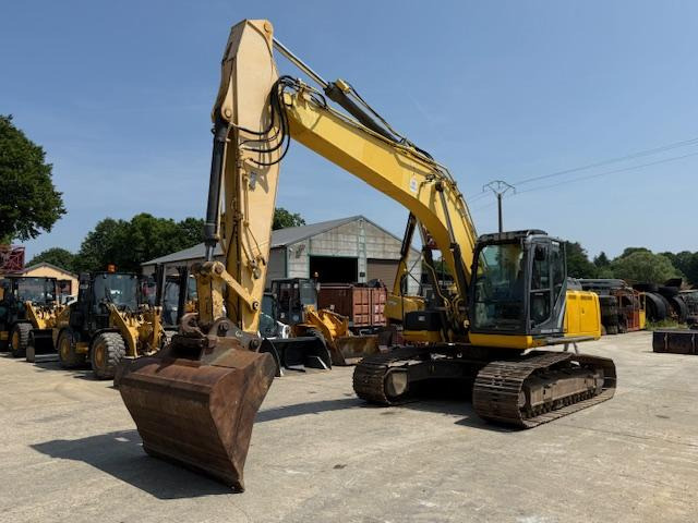 New Holland Kobelco E 215 C - Kāpurķēžu ekskavators: foto 1 New Holland Kobelco E 215 C - Kāpurķēžu ekskavators: foto 1