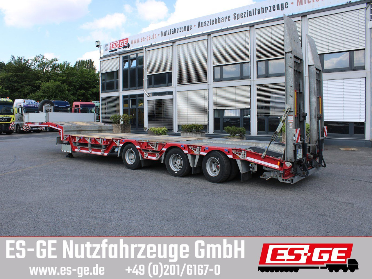 ES-GE 3-Achs-Satteltieflader, Radmulden - Puspiekabe zema profila platforma: foto 1 ES-GE 3-Achs-Satteltieflader, Radmulden - Puspiekabe zema profila platforma: foto 1