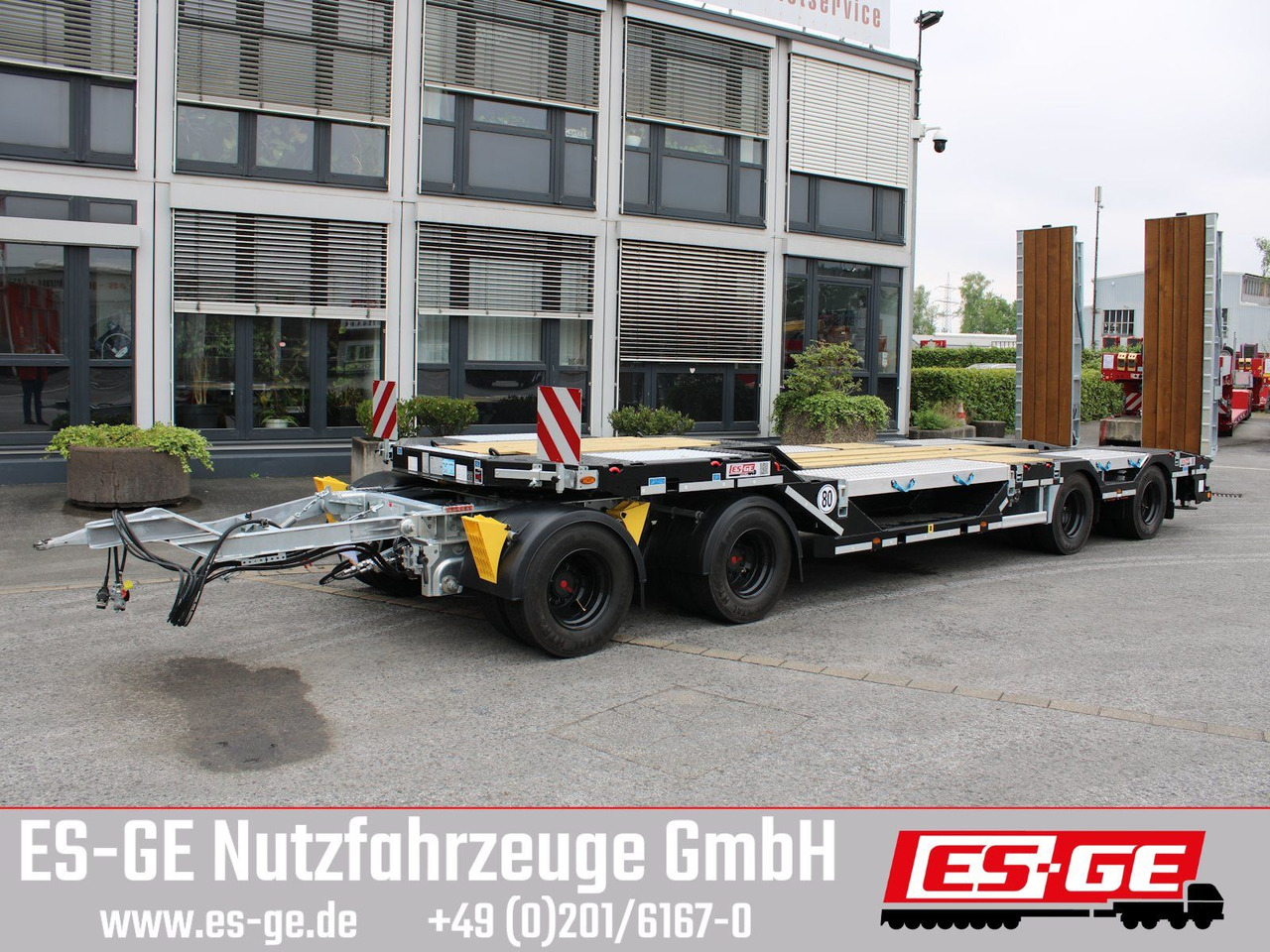 Schwarzmüller Tieflader mit gekröpftem Plateau - Piekabe zema profila platforma: foto 2 Schwarzmüller Tieflader mit gekröpftem Plateau - Piekabe zema profila platforma: foto 2