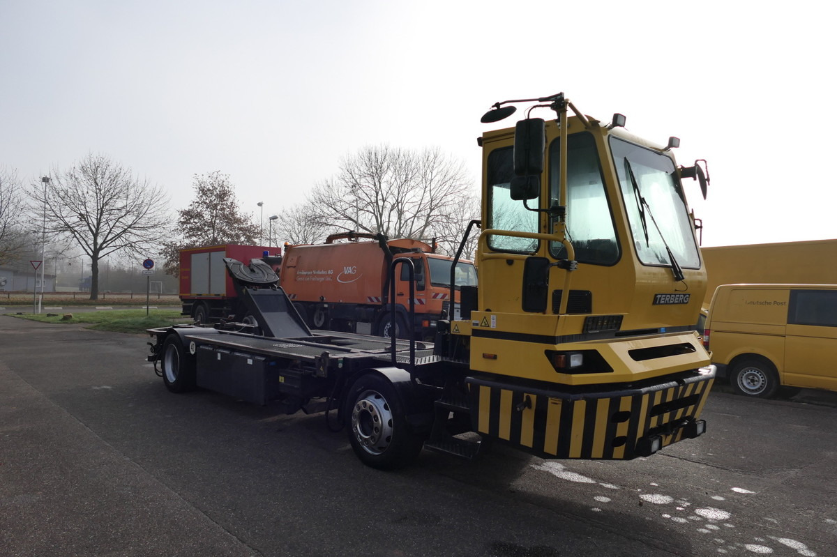 BC 182 Kamag Wiesel WBH 25 Umsetzfahrzeug - Konteineru vedējs/ Kravas automašīna ar noņemamā virsbūve: foto 4 BC 182 Kamag Wiesel WBH 25 Umsetzfahrzeug - Konteineru vedējs/ Kravas automašīna ar noņemamā virsbūve: foto 4