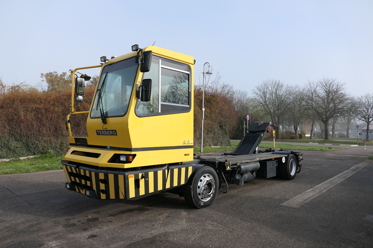 BC 182 Kamag Wiesel WBH 25 Umsetzfahrzeug - Konteineru vedējs/ Kravas automašīna ar noņemamā virsbūve: foto 3 BC 182 Kamag Wiesel WBH 25 Umsetzfahrzeug - Konteineru vedējs/ Kravas automašīna ar noņemamā virsbūve: foto 3