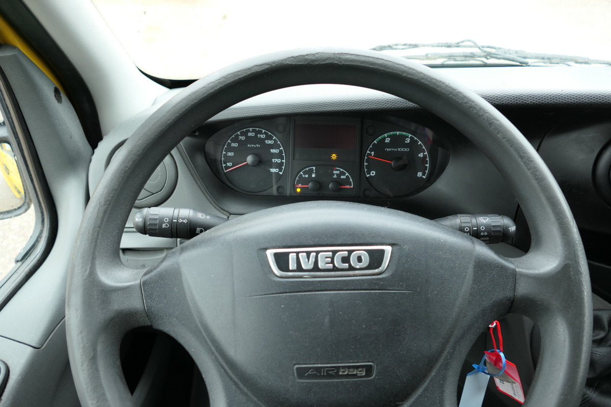 Furgons ar slēgtā virsbūve IVECO Daily 35 S11 C30C AUTOMATIK KAMERA Regale LUFT D: foto 10
