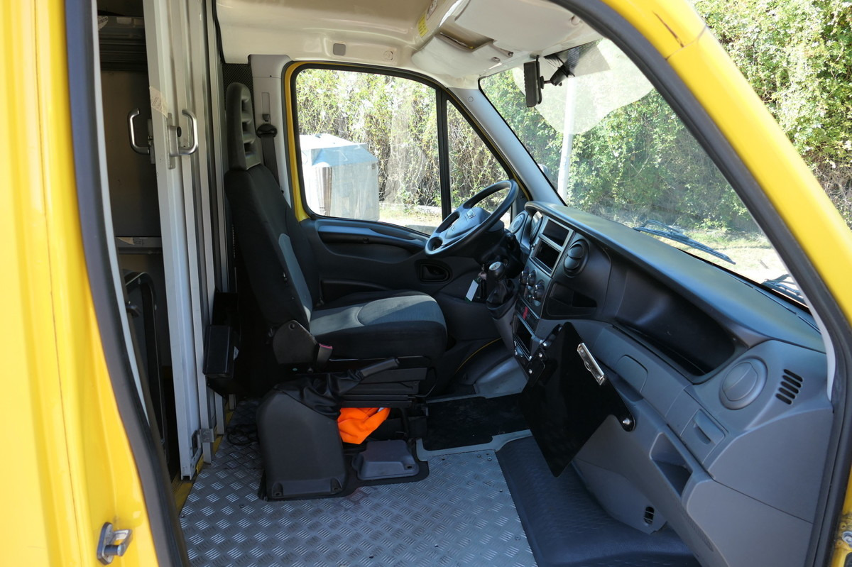 Furgons ar slēgtā virsbūve IVECO Daily 35 S11 C30C AUTOMATIK KAMERA Regale LUFT D: foto 7