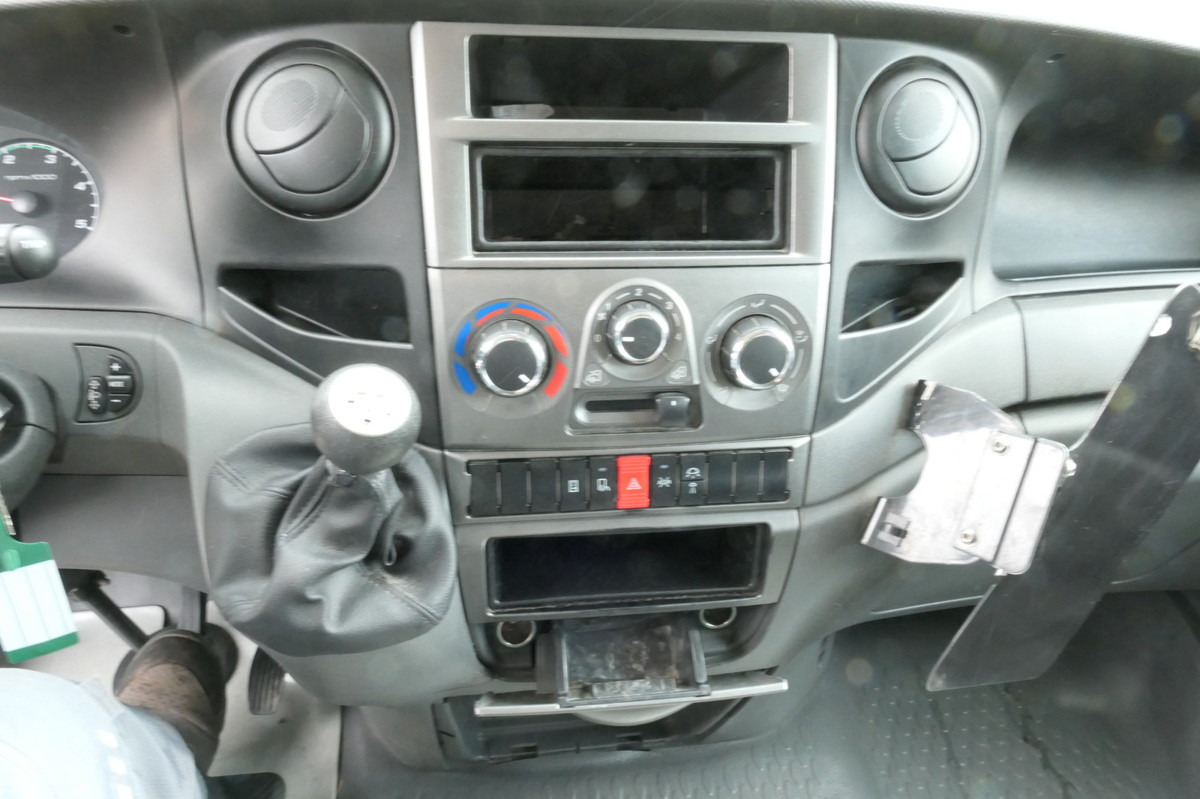 Furgons ar slēgtā virsbūve IVECO Daily 35 S11 C30C AUTOMATIK KAMERA Regale LUFT D: foto 10