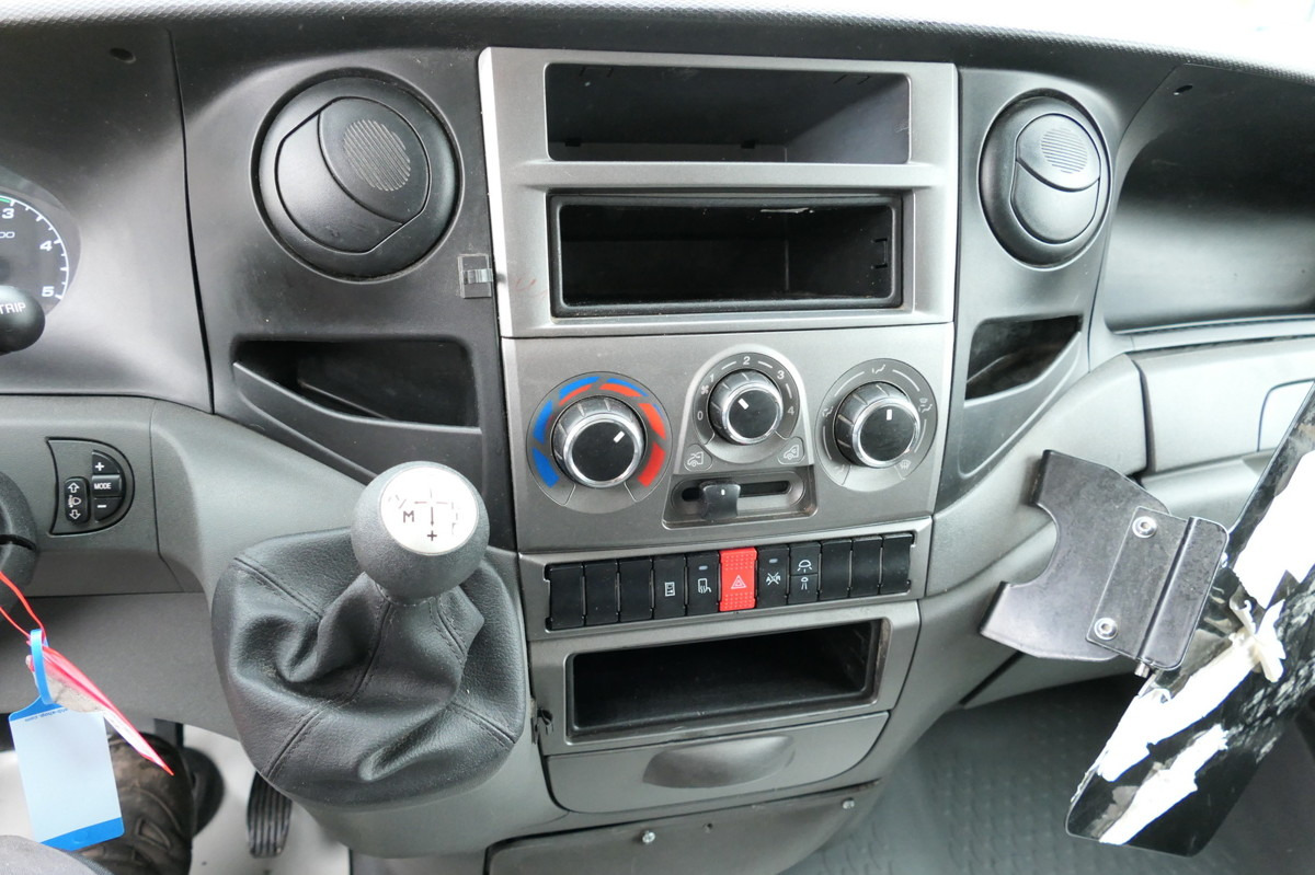 Furgons ar slēgtā virsbūve IVECO Daily 35 S11 C30C AUTOMATIK KAMERA Regale LUFT D: foto 9