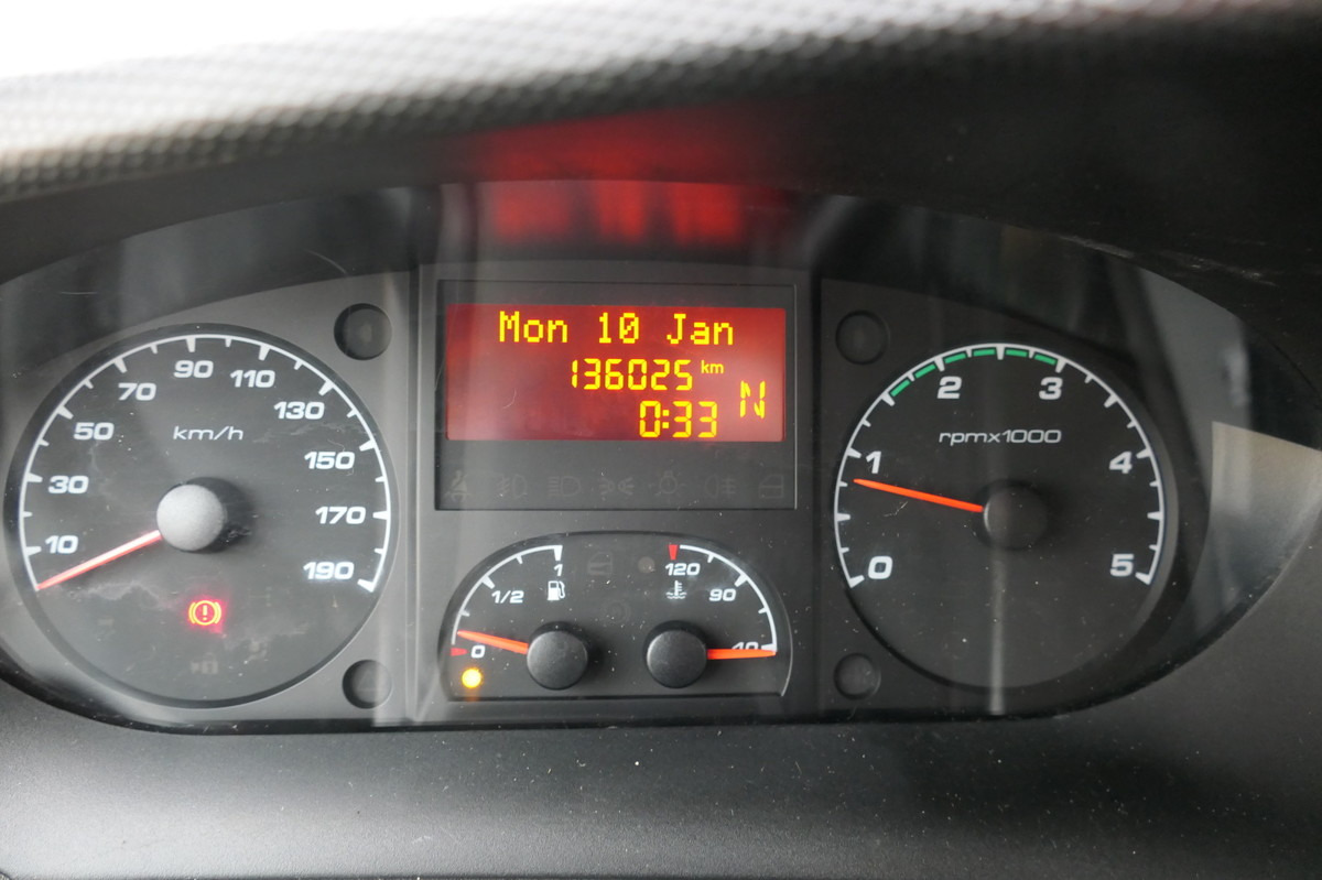 Furgons ar slēgtā virsbūve IVECO Daily 35 S11 C30C AUTOMATIK KAMERA Regale LUFT D: foto 12