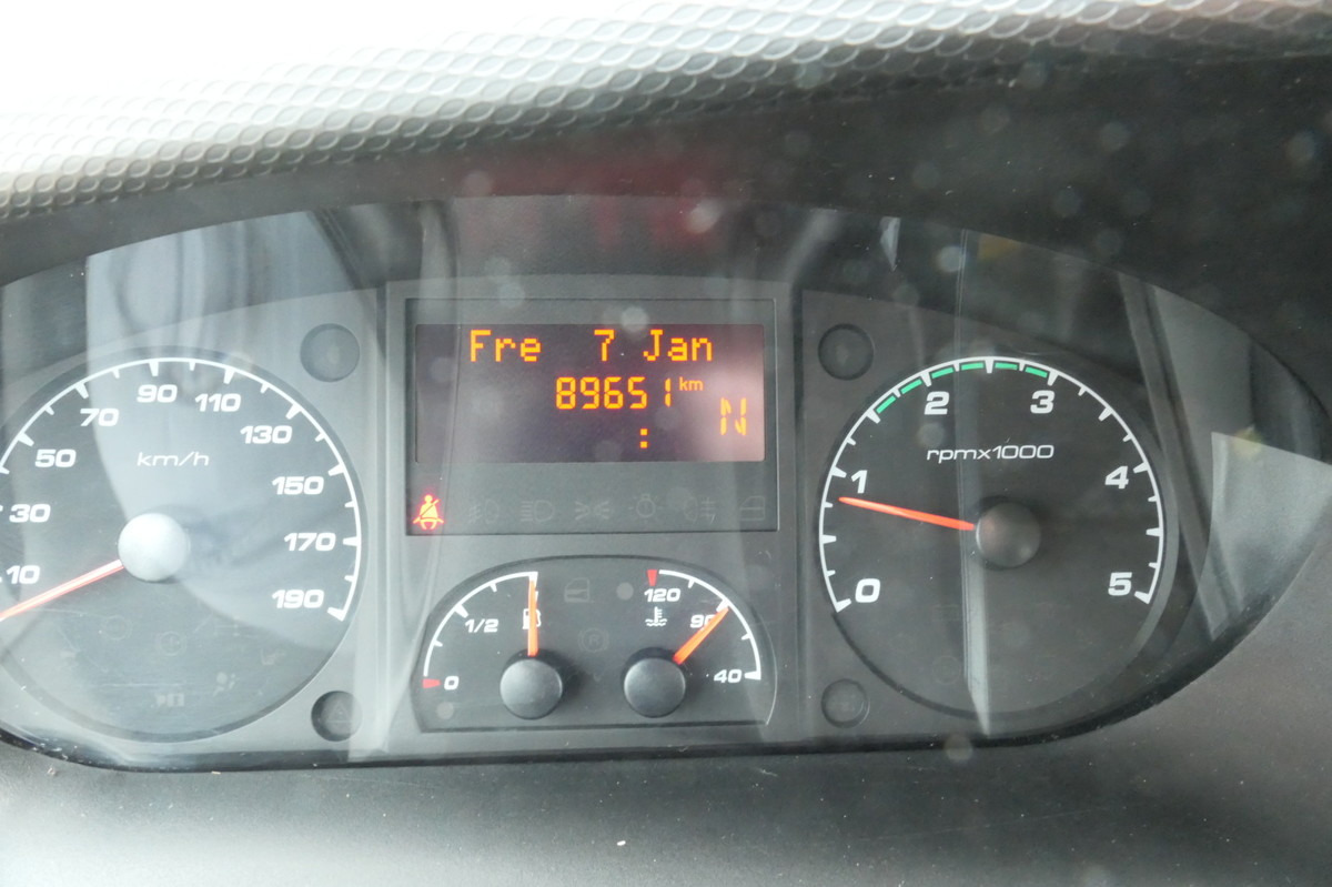 Furgons ar slēgtā virsbūve IVECO Daily 35 S11 C30C AUTOMATIK KAMERA Regale LUFT D: foto 12