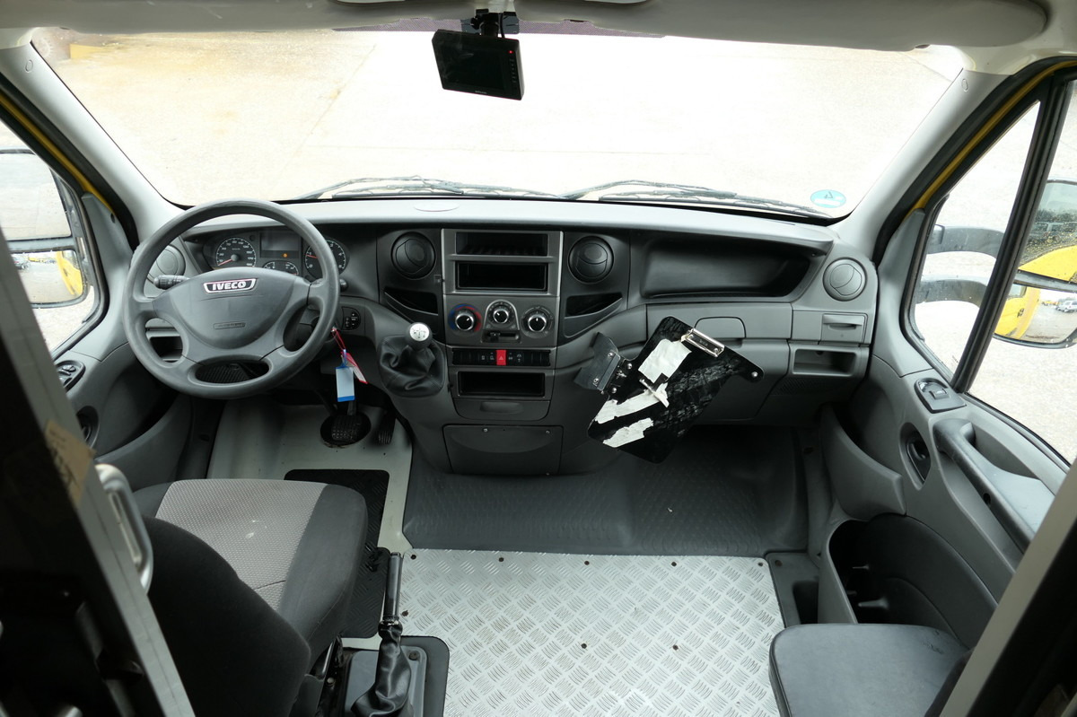 Interior photo 1: Furgons ar slēgtā virsbūve IVECO Daily 35 S11 C30C AUTOMATIK KAMERA Regale LUFT D