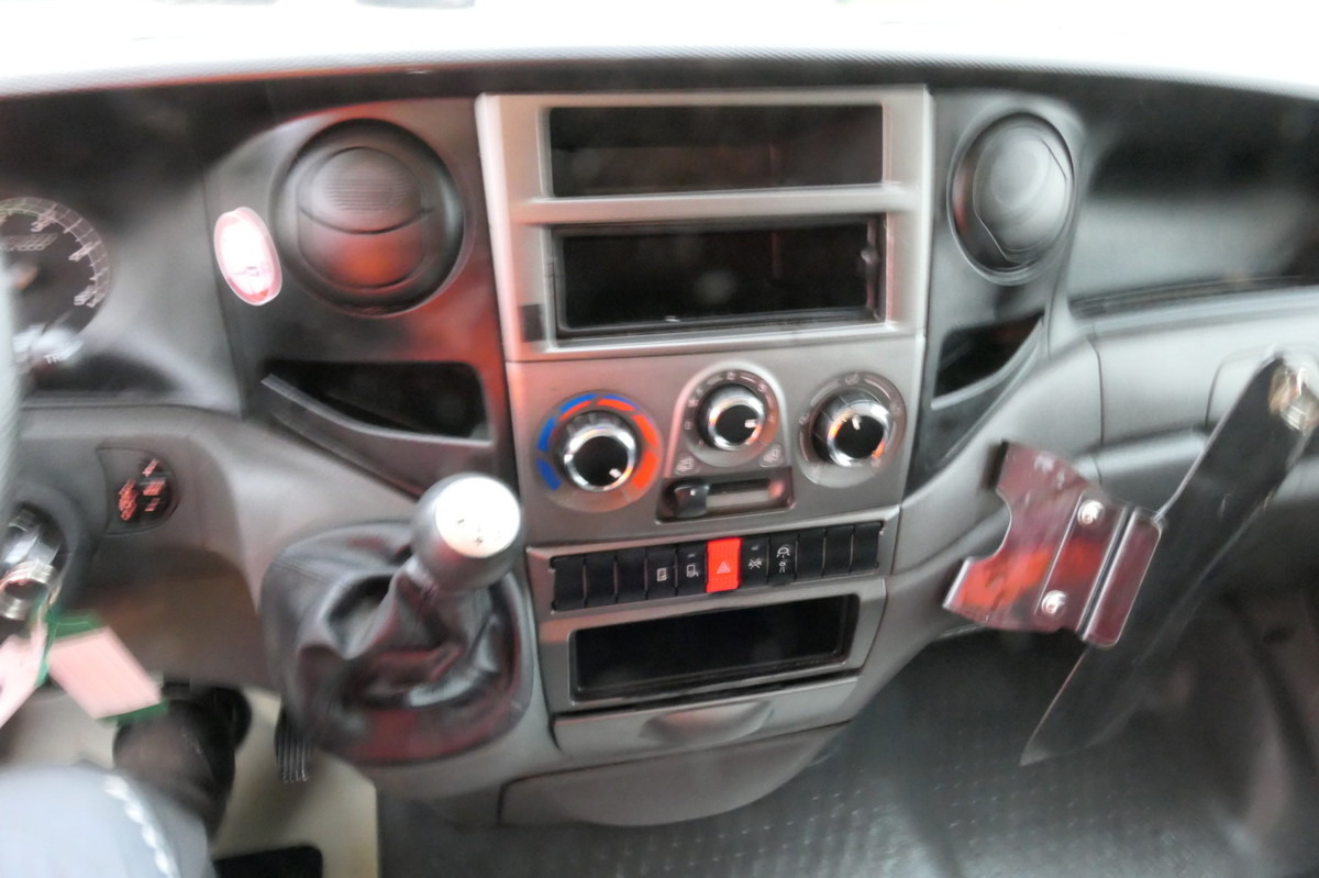 Furgons ar slēgtā virsbūve IVECO Daily 35 S11 C30C AUTOMATIK Regale LUFT - EURO 5: foto 10