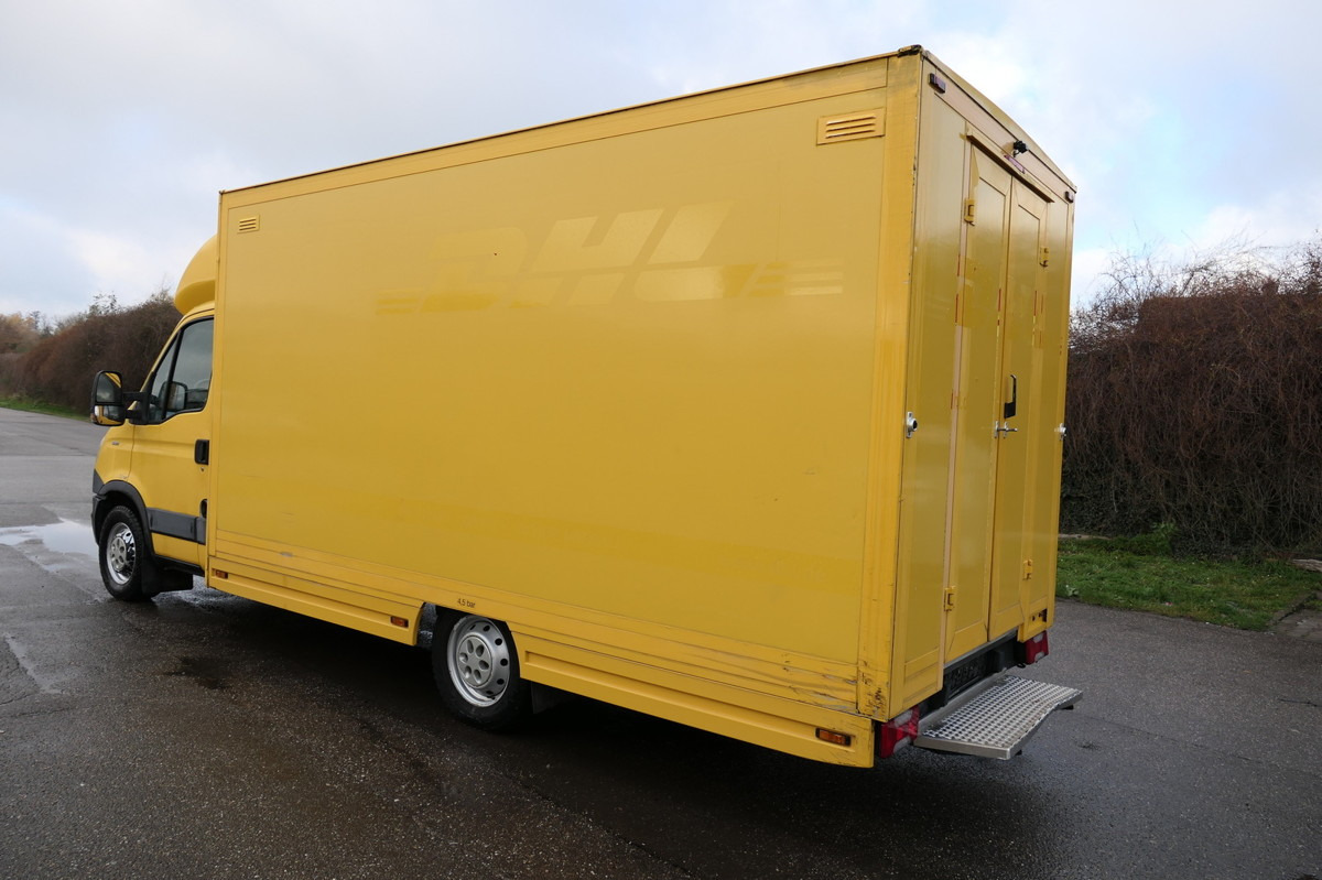 IVECO Daily 35 S11 C30C KURZ AUTOMATIK KAMERA Regale L - Furgons ar slēgtā virsbūve: foto 4 IVECO Daily 35 S11 C30C KURZ AUTOMATIK KAMERA Regale L - Furgons ar slēgtā virsbūve: foto 4