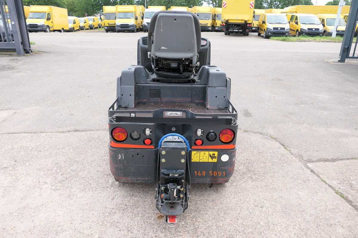 LINDE P 60 Z Schlepper Batterie 10/2020 3-Rad - Noliktavas vilcējs: foto 4 LINDE P 60 Z Schlepper Batterie 10/2020 3-Rad - Noliktavas vilcējs: foto 4