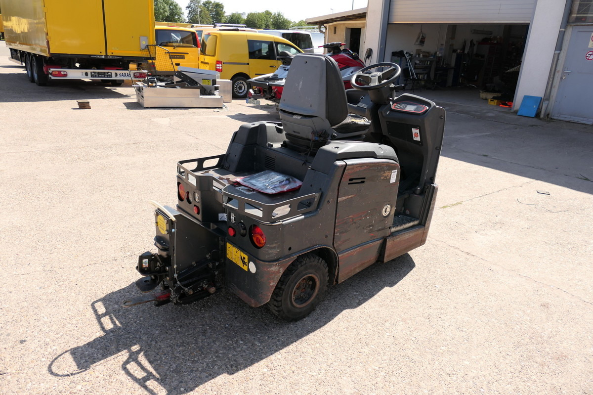 LINDE P 60 Z Schlepper Batterie 16/2019 3-Rad - Noliktavas vilcējs: foto 3 LINDE P 60 Z Schlepper Batterie 16/2019 3-Rad - Noliktavas vilcējs: foto 3