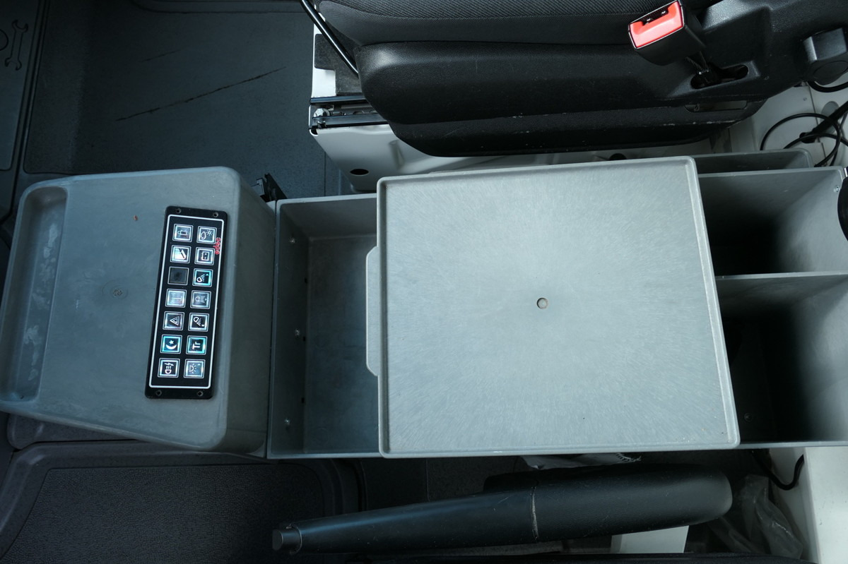 MERCEDES-BENZ 319 Sprinter 6-Zylinder Rettungswagen  Strobel līzingu MERCEDES-BENZ 319 Sprinter 6-Zylinder Rettungswagen  Strobel: foto 18 MERCEDES-BENZ 319 Sprinter 6-Zylinder Rettungswagen  Strobel līzingu MERCEDES-BENZ 319 Sprinter 6-Zylinder Rettungswagen  Strobel: foto 18